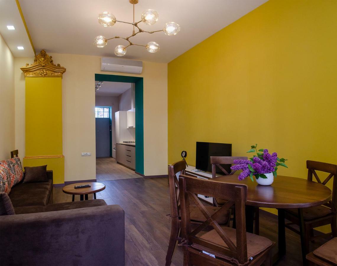 Home@97 On Aghmashenebeli Avenue Tbiliszi Kültér fotó