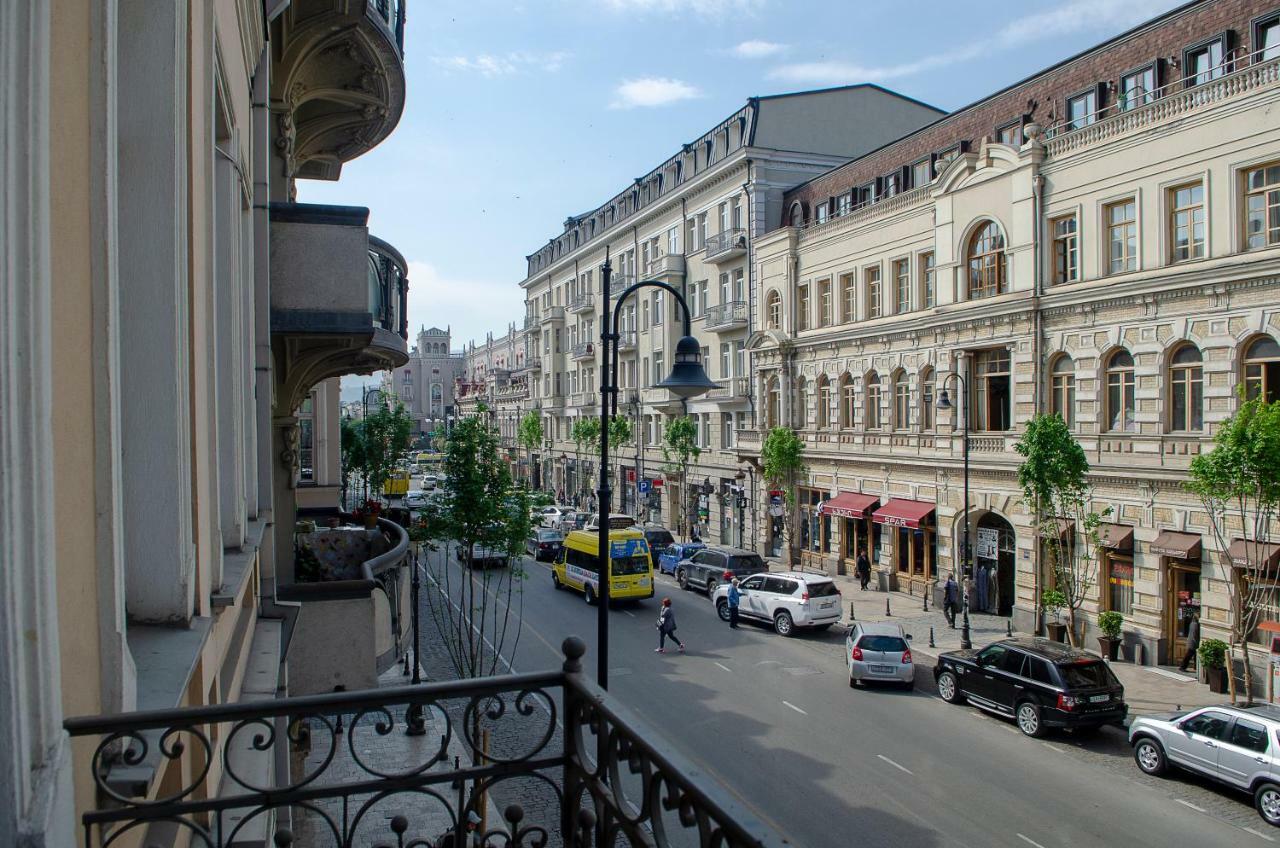 Home@97 On Aghmashenebeli Avenue Tbiliszi Kültér fotó