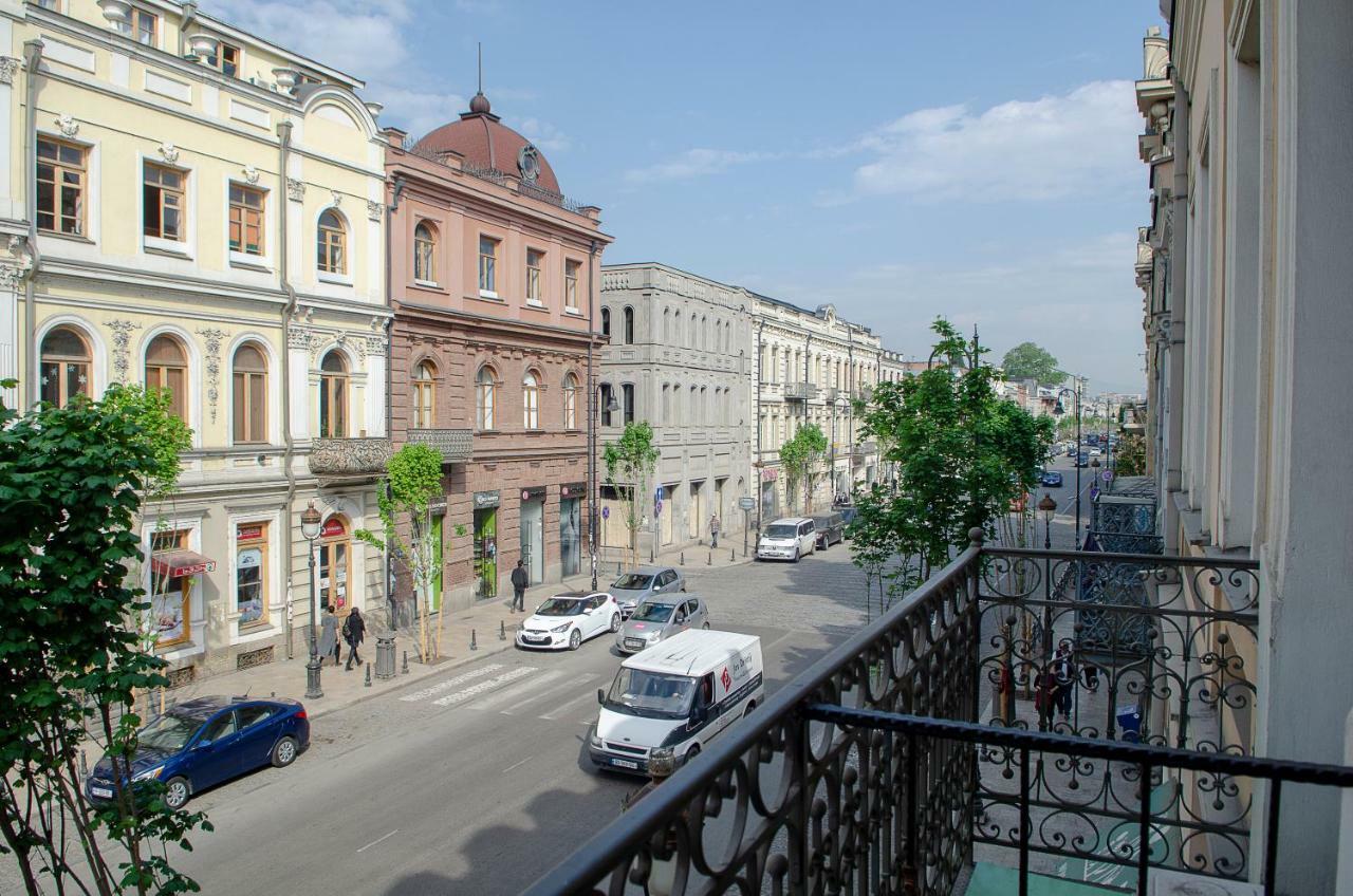 Home@97 On Aghmashenebeli Avenue Tbiliszi Kültér fotó
