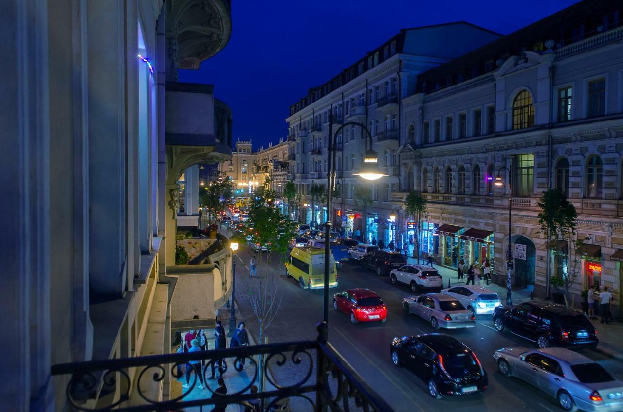 Home@97 On Aghmashenebeli Avenue Tbiliszi Kültér fotó