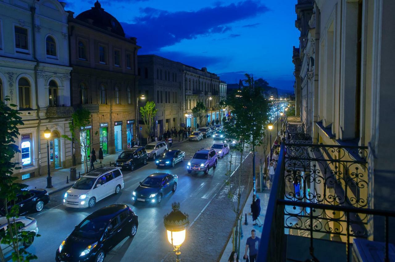 Home@97 On Aghmashenebeli Avenue Tbiliszi Kültér fotó